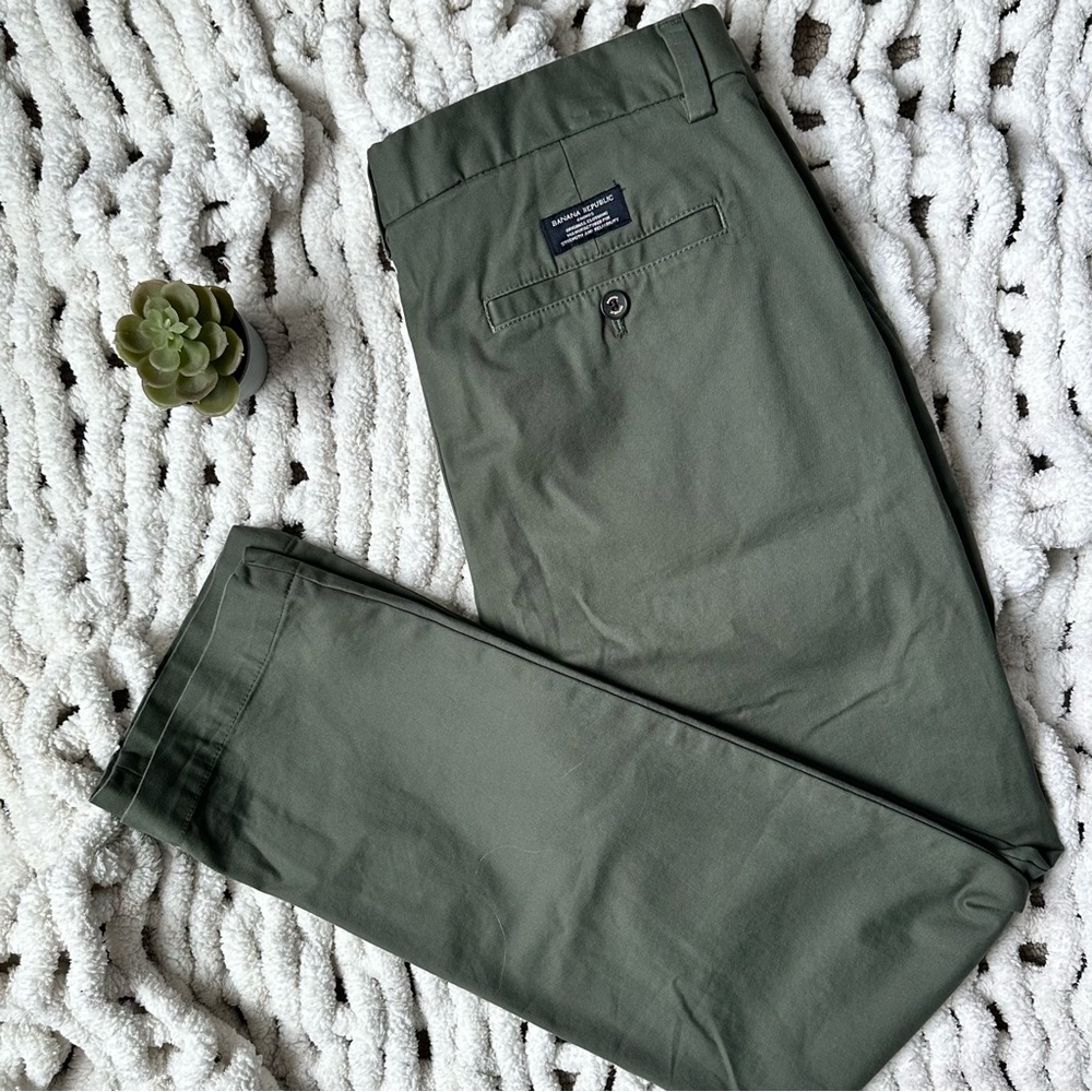 Banana Republic Aiden Chino 32x32